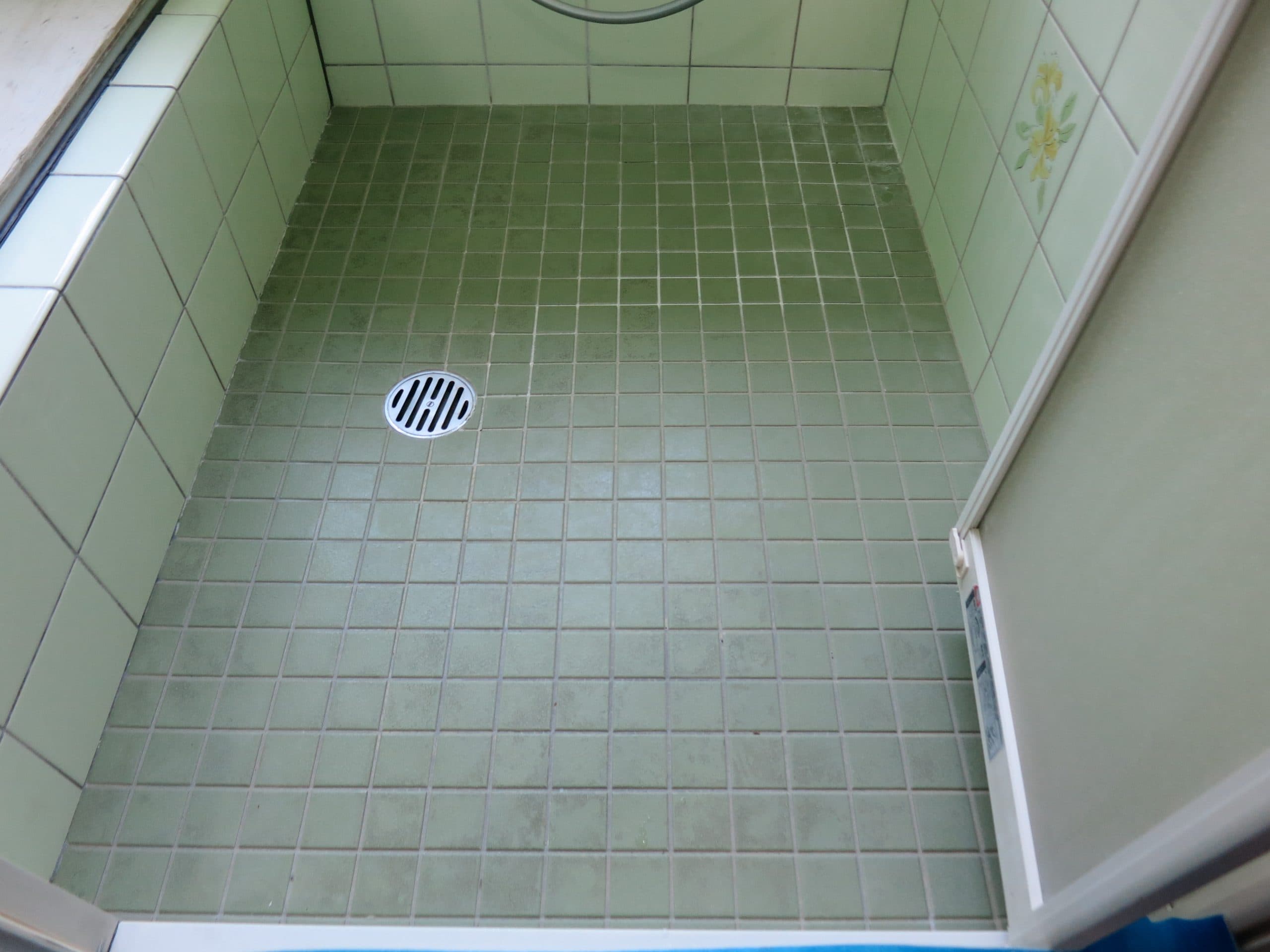 お悩み「浴室が滑りやすい」を表す写真